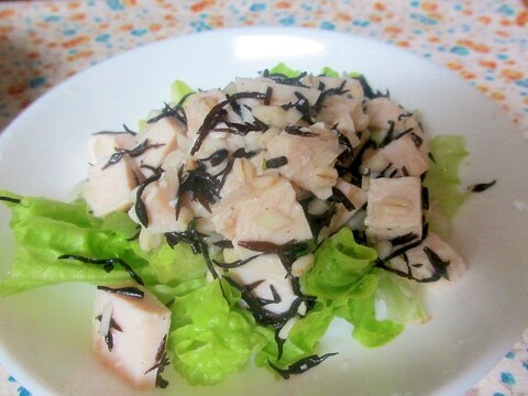 鶏ハムと押し麦とひじきの塩麹サラダ